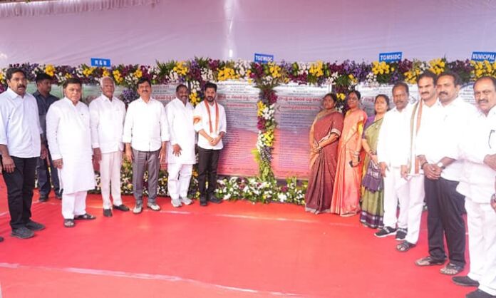 cm revanth meeting in narsampet with ministers
