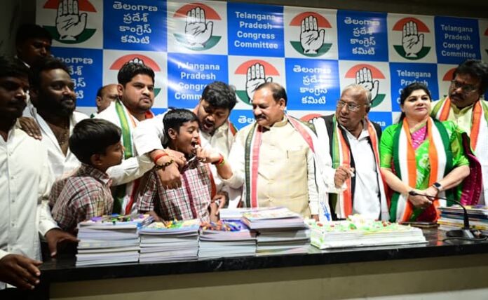 sonia gandhi birth day celebrations in hyderabad gandhi bhavan