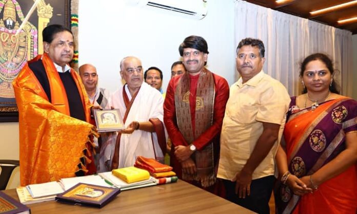 ttd chairman br naidu release a book on tirumala srivaru