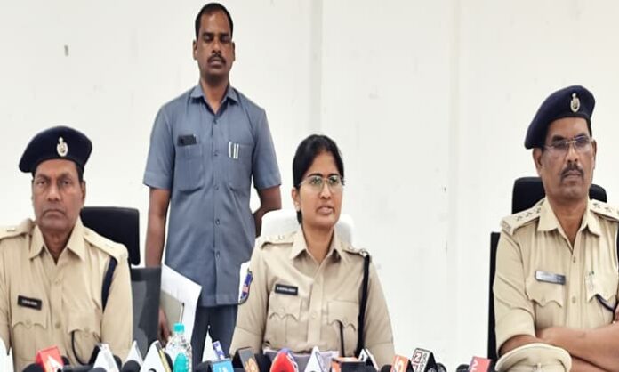 wanaparthy sp d.sunithareddy press meet