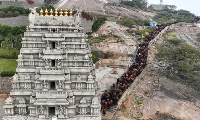 ayyappa devotees giri pradakshina in yadagirigutta