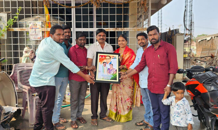 Boinpalli Deputy Sarpanch Merupula Chandana Jalandhar being honoured with Ambedkar portrait at mandal headquarters.