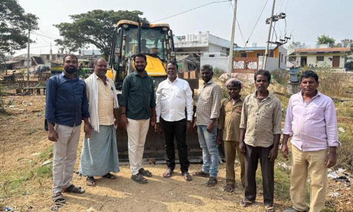 Chilipiched village Sarpanch Jula Anil Kumar inspects Anganwadi center and initiates village development and MNREGA works.
