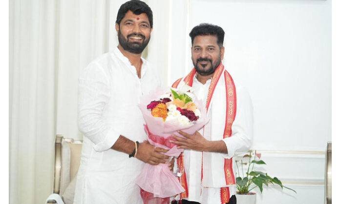 Chiluka Madhusudhan Reddy meets Chief Minister Revanth Reddy at Dr. B.R. Ambedkar Secretariat and extends New Year greetings