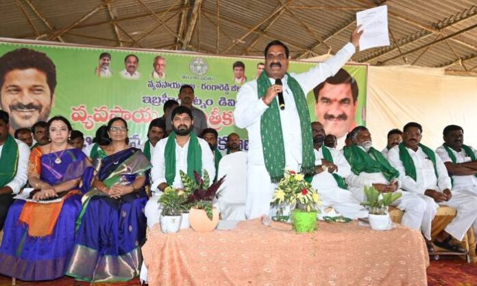 Ibrahimpatnam MLA Malreddy Ranga Reddy distributing agricultural equipment to farmers at the market yard