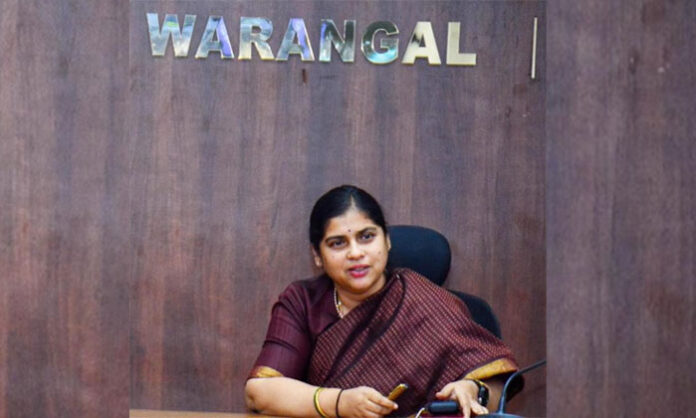 Warangal District Collector Dr. Satya Sharada receiving state-level award for outstanding election management on National Voters' Day
