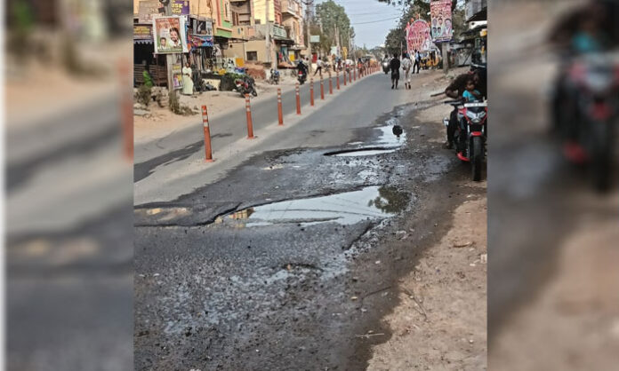 Former councillor Tudum Ganesh highlights drainage water overflow and foul smell on Kistapur main road in Medchal