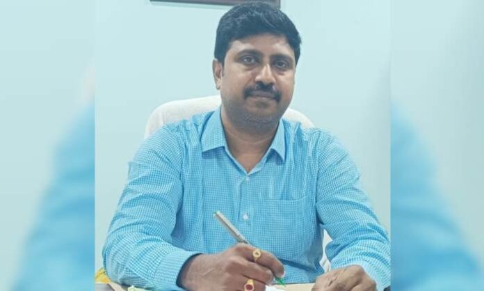 Revenue officials demolishing illegal constructions in Jawahar Nagar within GHMC limits