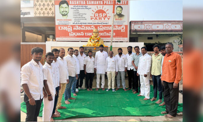 Samanya Praja Party President Jakata Srinivas unfurling the national flag during 77th Republic Day celebrations at the party headquarters in Medchal