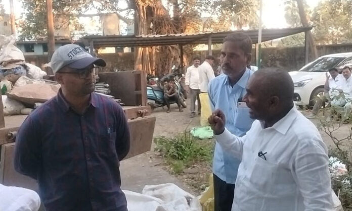 Former Sarpanch Kodari Ravi and contractor Bairi Tirupathi Reddy question officials over unpaid Mission Bhagiratha bills in Narsampet mandal.