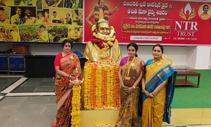 Film fraternity and Nandamuri family paying floral tributes to NTR at Film Nagar