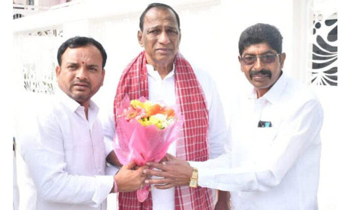 BRS district leader Mekala Ayyappa and party members extending New Year greetings to former minister and MLA Chamakura Malla Reddy.