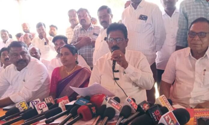 Mandha Satyashila Reddy addressing the media at a press conference on Gollapalli reservoir issue