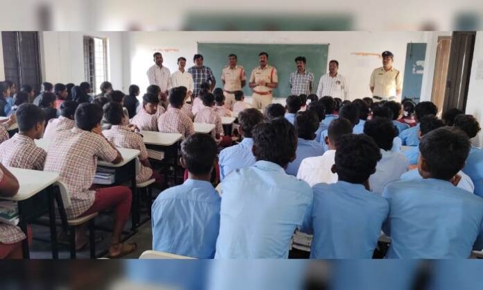 Yadagirigutta CI Madasu Shankar addressing students on road safety and cybercrime awareness