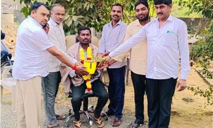 Torri Lakshman felicitated by friends after winning as ward member in Enugallu Gram Panchayat of Warangal district.