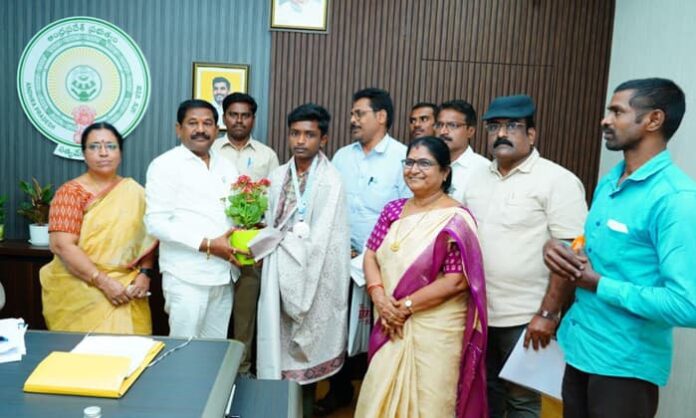 Minister Dola Balaveeranjaneyaswamy