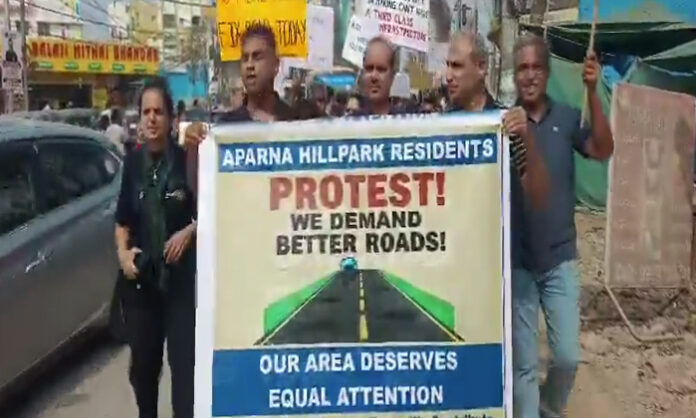 chanda nagar people demand road facility
