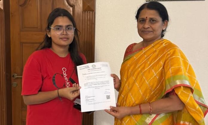 wife of Mancherial MLA surekha handover loc