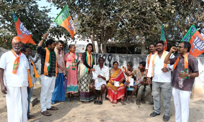 BJP fifth ward candidate Baddam Nishitha Mahender Reddy campaigning door to door in Bujilapuram ward of Mothkur municipality