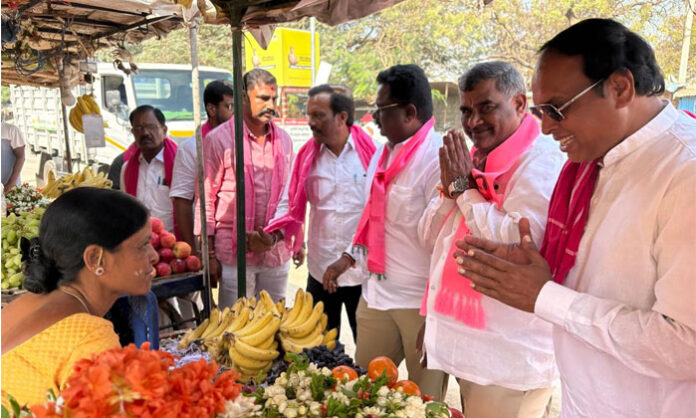 GHMC Corporator Pannala Devender Reddy campaigning for BRS candidates in Alair municipal wards