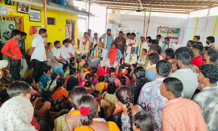 Government Whip and Alair MLA Beerla Ilaiah campaigning door to door in Yadagirigutta municipal elections