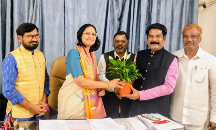 CCI Telangana delegation submitting memorandum to Justice G Radharani on consumer access to justice