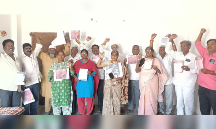 CITU leader Nagesh addressing workers and democratic organisations in Jawahar Nagar calling for a general strike against labour codes