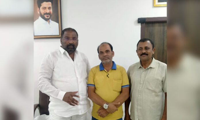 Syed Fasi Hussain speaking about Congress Party victory and development works in Makthal town