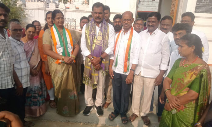 Wanaparthy MLA Tudi Megha Reddy campaigning in wards and speaking about street-level development works