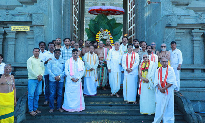 Devotees witnessing Vatapatrasai alankaram during Yadadri Brahmotsavams