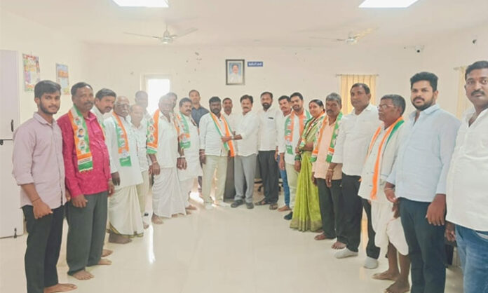 Dhothigudem village sarpanch Yata Jangaiah joining the Congress party in the presence of Bhuvanagiri MLA