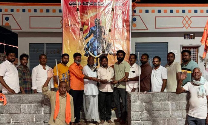 Enkiryala Narasimha donating funds for the construction of Chhatrapati Shivaji Maharaj statue in Narsappaguda