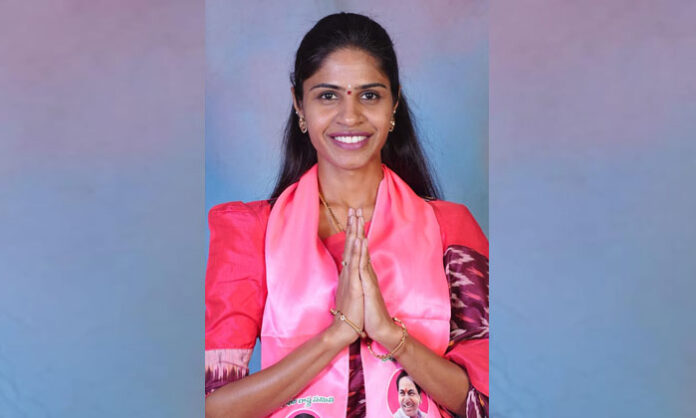 Corporator Dr Samala Hema expressing gratitude to BRS leadership and people of Seethaphalamandi division on completing second term