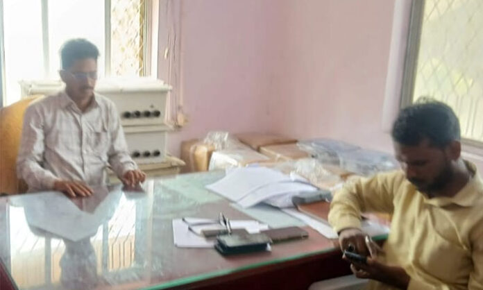 Mango Shetty Srinivas Rao caught by Anti-Corruption officials in a bribery case in Hyderabad