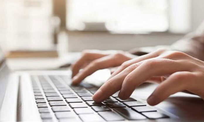 Teachers applying online for the Fulbright Teaching Excellence and Achievement program with opportunity to train in the United States