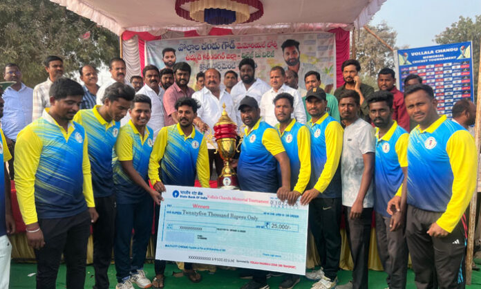 Former Minister and Karimnagar MLA Gangula Kamalakar presenting trophies at Vollala Chandu Goud Memorial Cricket Tournament closing ceremony
