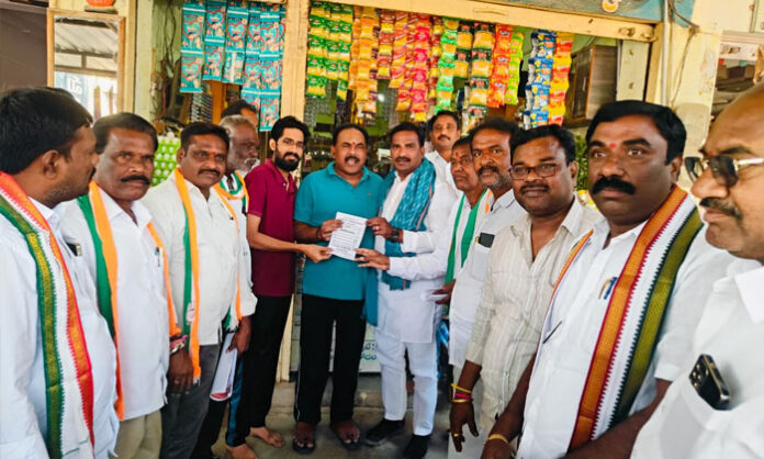 Government Whip Beerla Ilaiah campaigning door to door for Congress candidates in Alair municipal elections