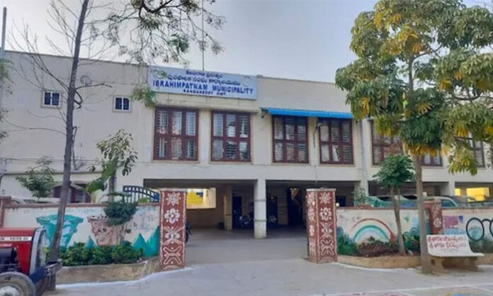 Telangana High Court hearing the Ibrahimpatnam municipal chairman election dispute involving councilor Akula Yadagiri.