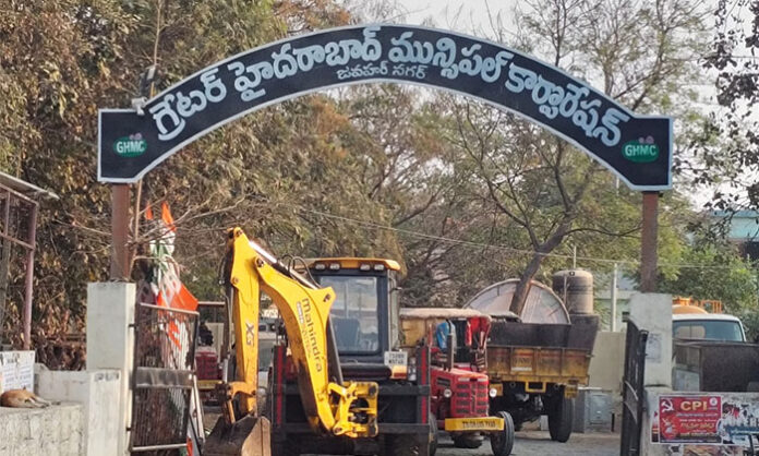 Government warning board missing at Survey No 268 land in Jawahar Nagar raising encroachment concerns