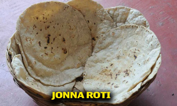 Freshly prepared sorghum roti highlighting benefits of gluten-free grains for digestive health