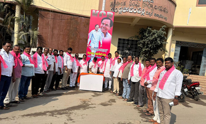 Former Chief Minister KCR’s birthday celebrated at Gundlapochampally with cake cutting, prayers at Mallanna temple, and Annadana program