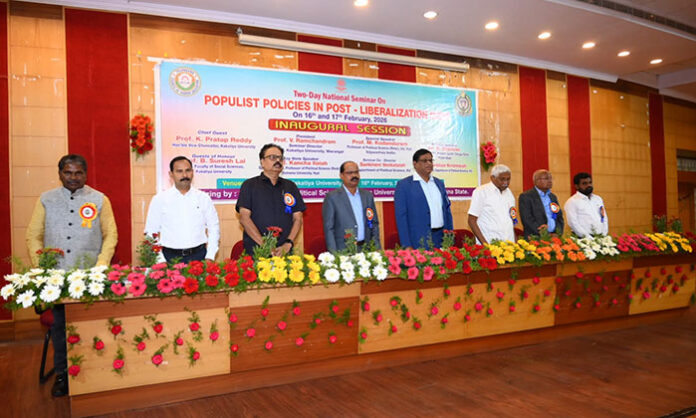 Kancha Ilaiah addressing national seminar on welfare policies at Kakatiya University