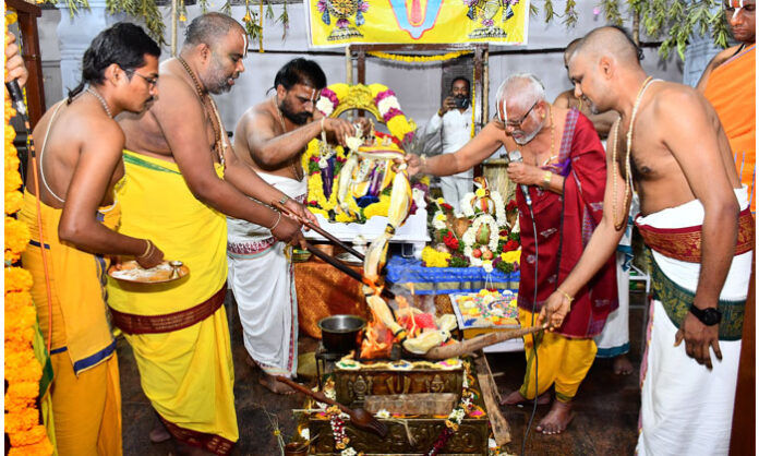 Devotees participating in Mahapurnahuti and Chakratirtha Snanam during Brahmotsavams at Old Gutta Sri Lakshmi Narasimha Swamy Temple affiliated to Yadagirigutta temple