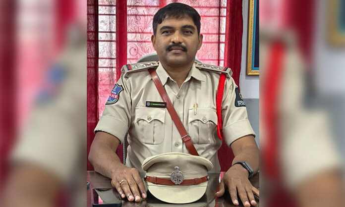 Olishetti Ramakrishna assuming charge as SHO at Chilakalguda Police Station