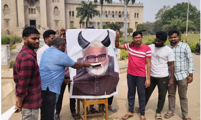 Chandrababu Naidu Fans Association protesting against Ambati Rambabu remarks by washing flexi with phenyl at Osmania University