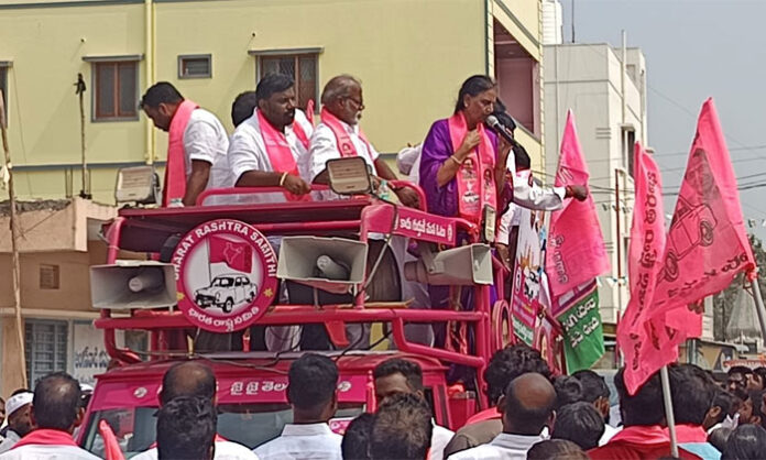 Former minister Sabitha Indra Reddy campaigning and appealing voters to support BRS candidates in Moinabad municipal elections