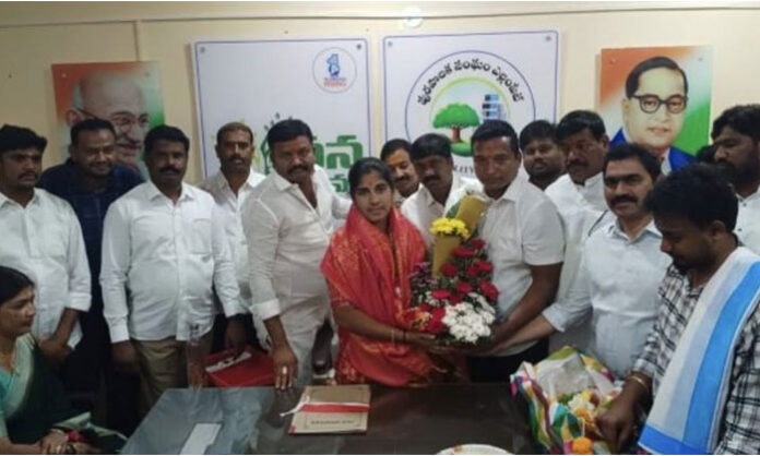 Sridevi Ramesh assumes charge as new chairperson of Yellampet Municipality, pledges to focus on sanitation, roads, and drinking water