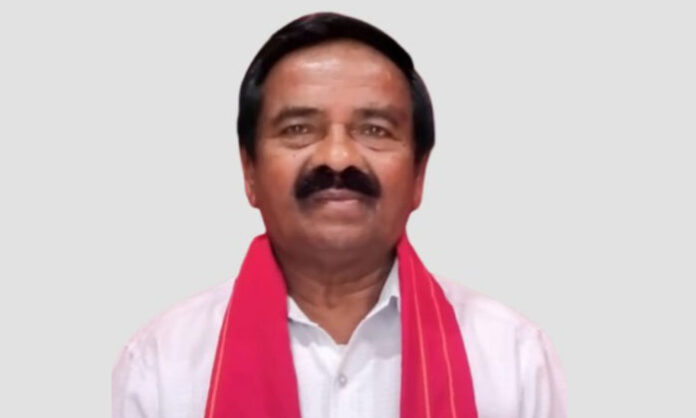 BKMU National Executive Member Tatipamula Venkatramulu addressing workers during a nationwide general strike protest