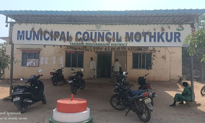 Voters participating in Mothkur municipal elections as Janam Nadi survey predicts Congress majority