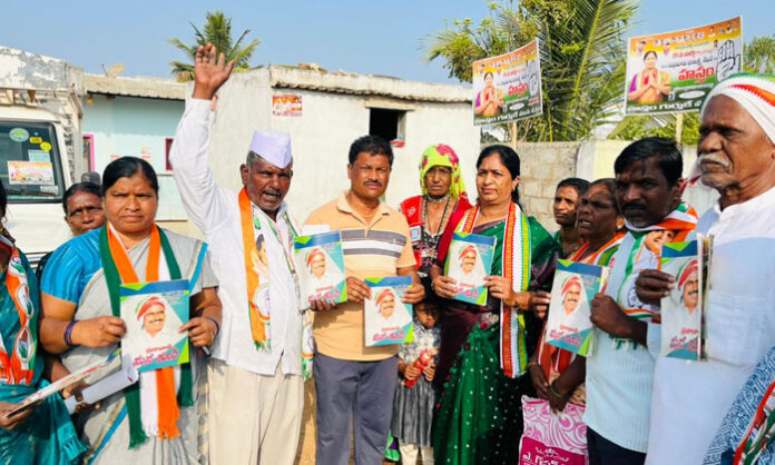 Congress Party Ward 21 councillor candidate Dhanalakshmi interacting with residents during a door-to-door election campaign